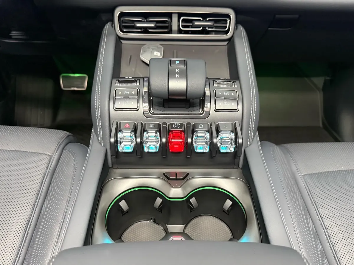 2025 FangChengBao Bao 5 1.5T 194HP L4 E-CVT PHEV,autocango,china used car exporter,china ev exporter,chinese used car exporter,chinese used ev exporter