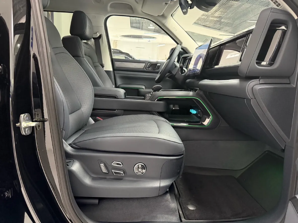 2025 FangChengBao Bao 5 1.5T 194HP L4 E-CVT PHEV,autocango,china used car exporter,china ev exporter,chinese used car exporter,chinese used ev exporter