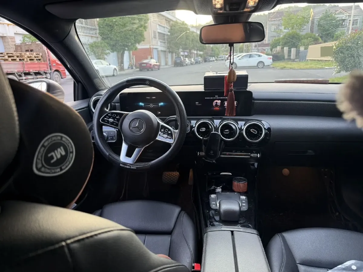 2022 Mercedes-Benz A Class 1.3T 136HP L4 7DCT,autocango,china used car exporter,china ev exporter,chinese used car exporter,chinese used ev exporter