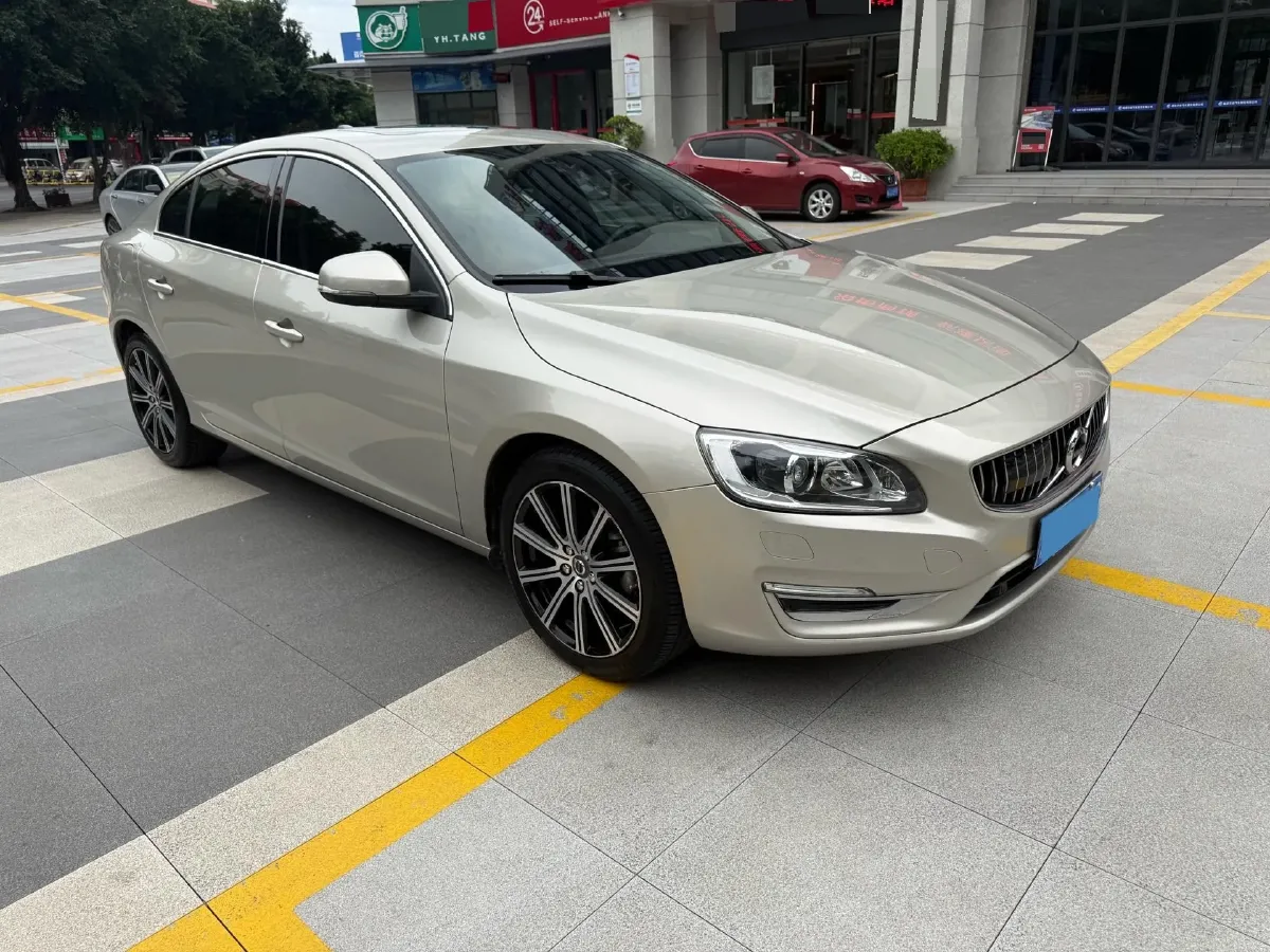 2019 Volvo S60 2.0T 245HP L4 8AT,autocango,china used car exporter,china ev exporter,chinese used car exporter,chinese used ev exporter