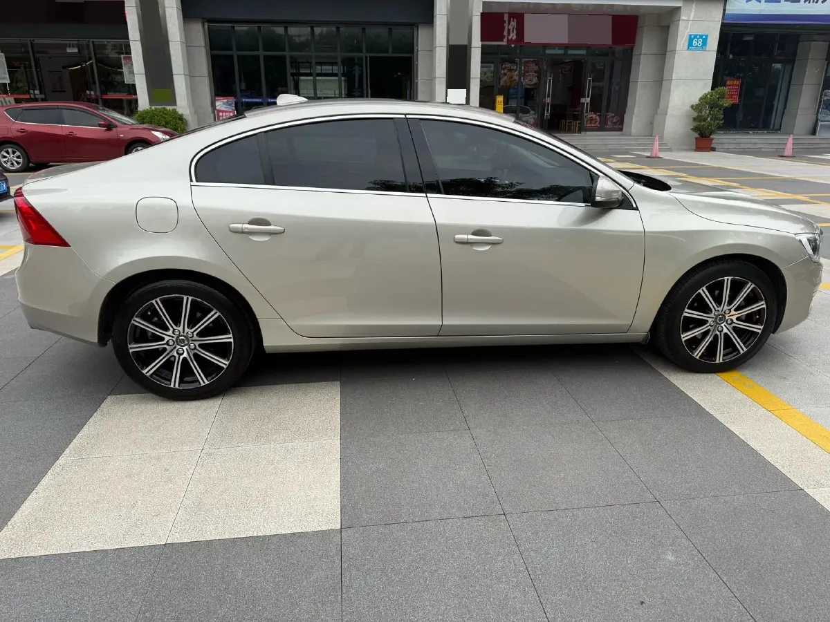 2019 Volvo S60 2.0T 245HP L4 8AT,autocango,china used car exporter,china ev exporter,chinese used car exporter,chinese used ev exporter