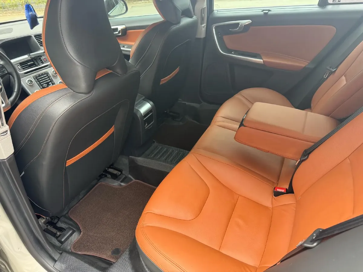 2019 Volvo S60 2.0T 245HP L4 8AT,autocango,china used car exporter,china ev exporter,chinese used car exporter,chinese used ev exporter