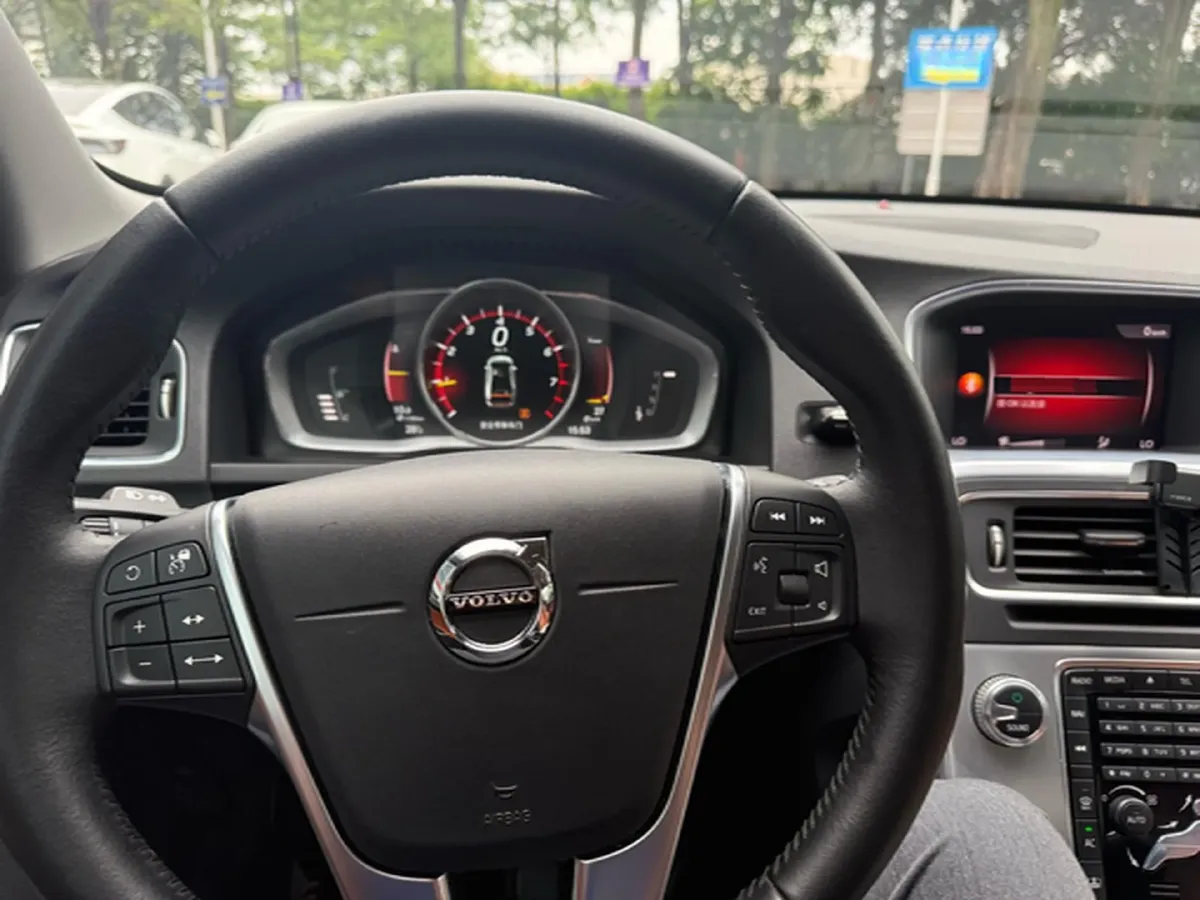 2019 Volvo S60 2.0T 245HP L4 8AT,autocango,china used car exporter,china ev exporter,chinese used car exporter,chinese used ev exporter