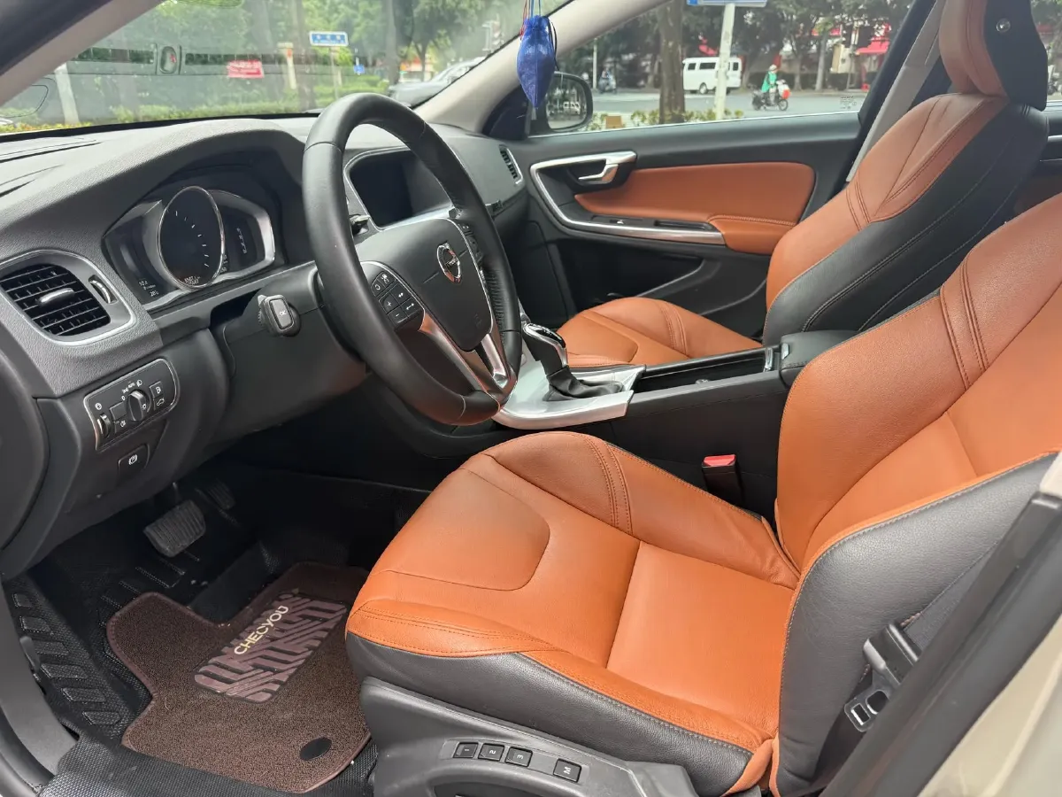 2019 Volvo S60 2.0T 245HP L4 8AT,autocango,china used car exporter,china ev exporter,chinese used car exporter,chinese used ev exporter