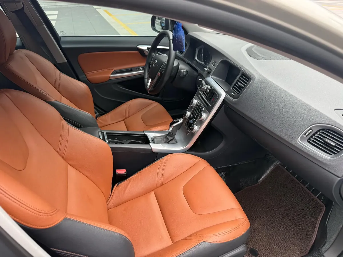 2019 Volvo S60 2.0T 245HP L4 8AT,autocango,china used car exporter,china ev exporter,chinese used car exporter,chinese used ev exporter