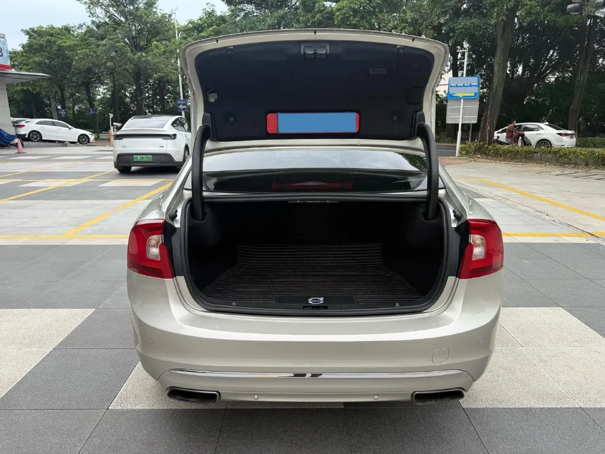 2019 Volvo S60 2.0T 245HP L4 8AT,autocango,china used car exporter,china ev exporter,chinese used car exporter,chinese used ev exporter