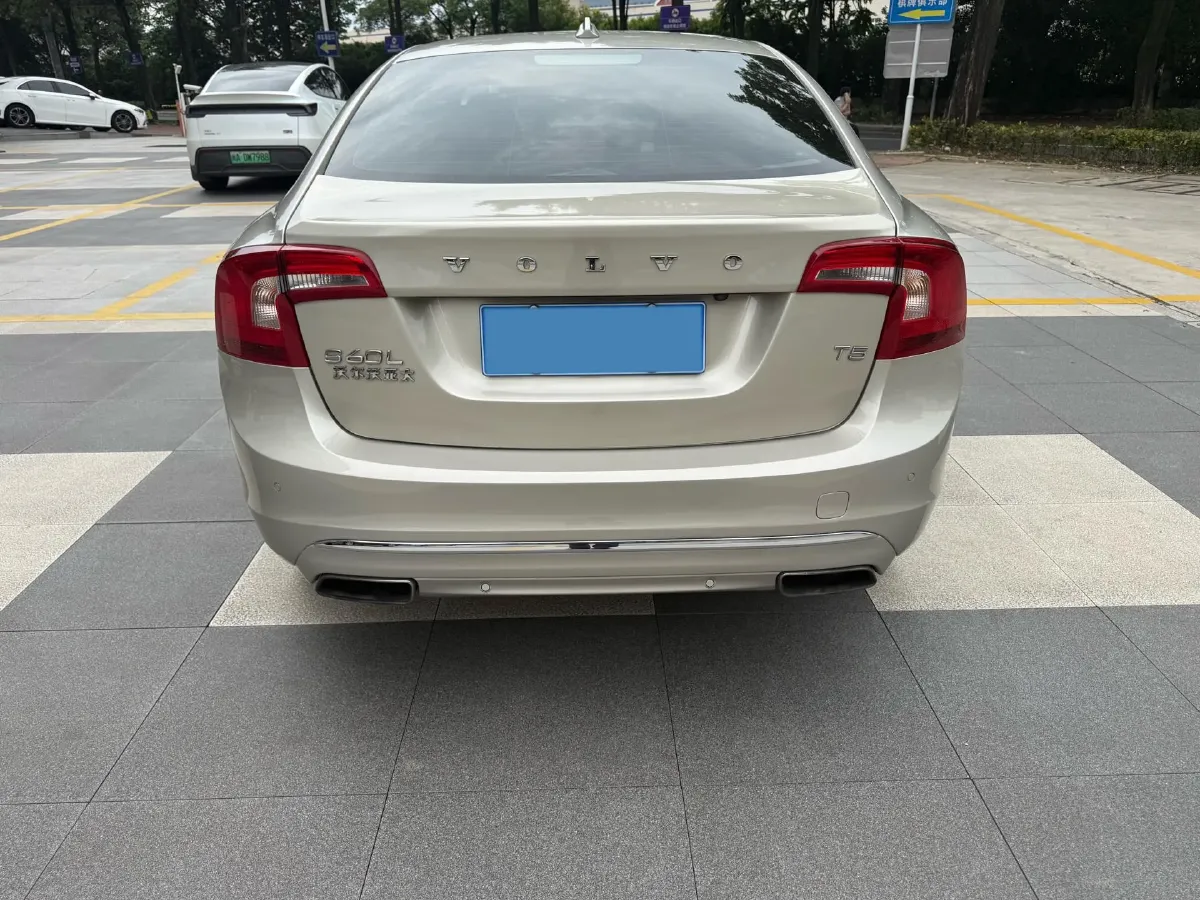 2019 Volvo S60 2.0T 245HP L4 8AT,autocango,china used car exporter,china ev exporter,chinese used car exporter,chinese used ev exporter