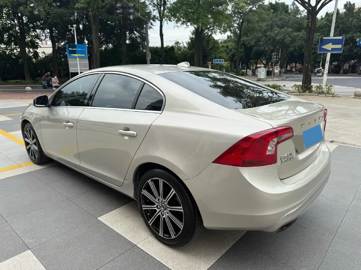 2019 Volvo S60 2.0T 245HP L4 8AT,autocango,china used car exporter,china ev exporter,chinese used car exporter,chinese used ev exporter
