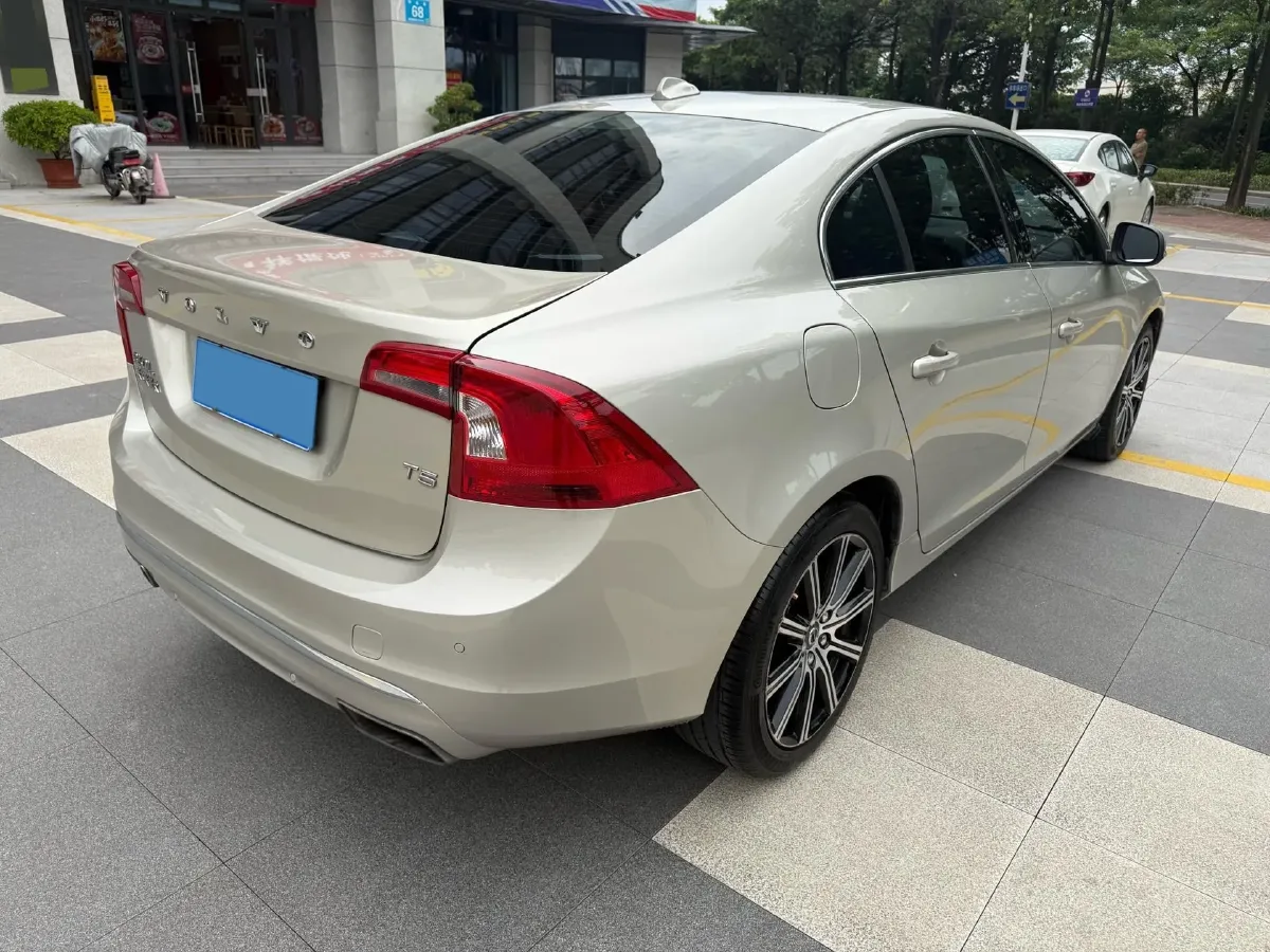2019 Volvo S60 2.0T 245HP L4 8AT,autocango,china used car exporter,china ev exporter,chinese used car exporter,chinese used ev exporter