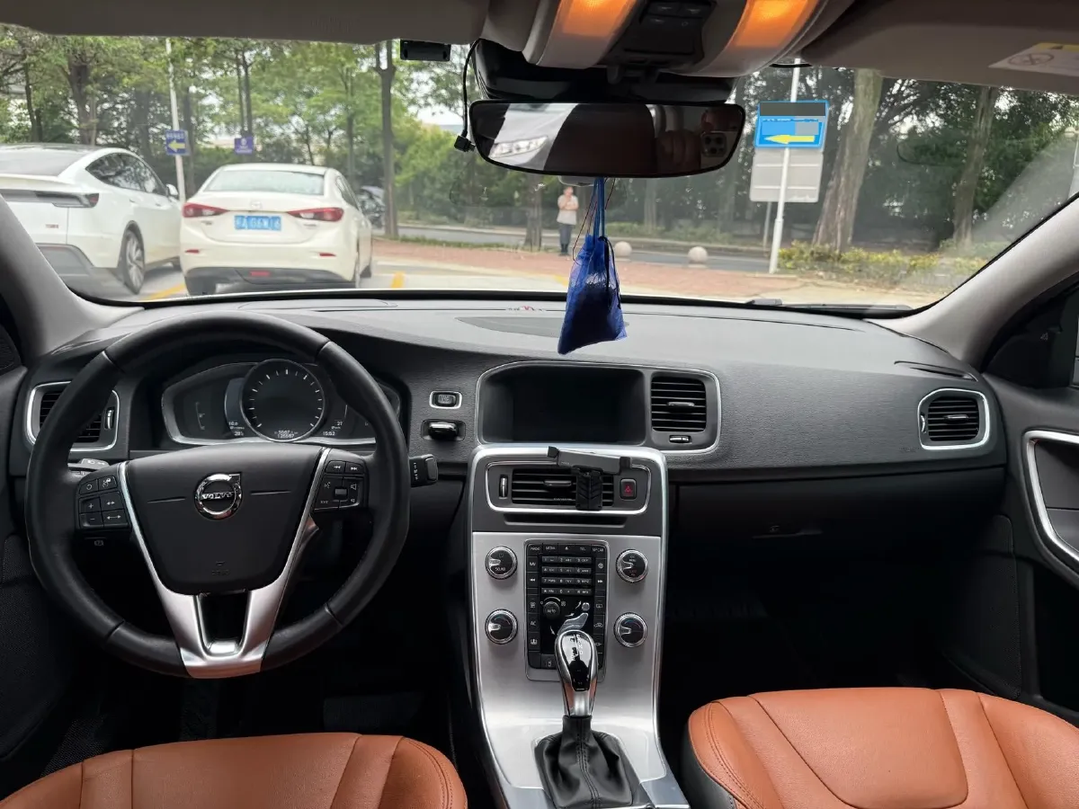 2019 Volvo S60 2.0T 245HP L4 8AT,autocango,china used car exporter,china ev exporter,chinese used car exporter,chinese used ev exporter