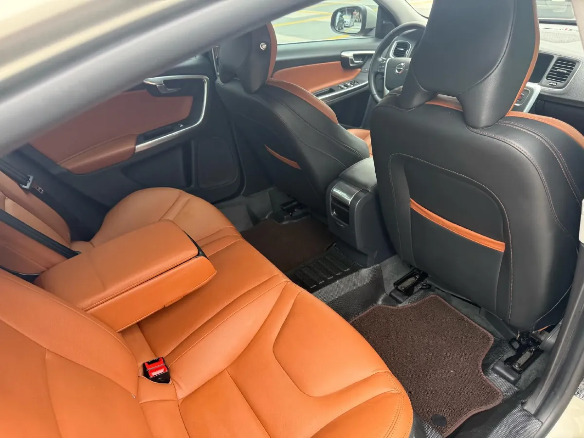 2019 Volvo S60 2.0T 245HP L4 8AT,autocango,china used car exporter,china ev exporter,chinese used car exporter,chinese used ev exporter