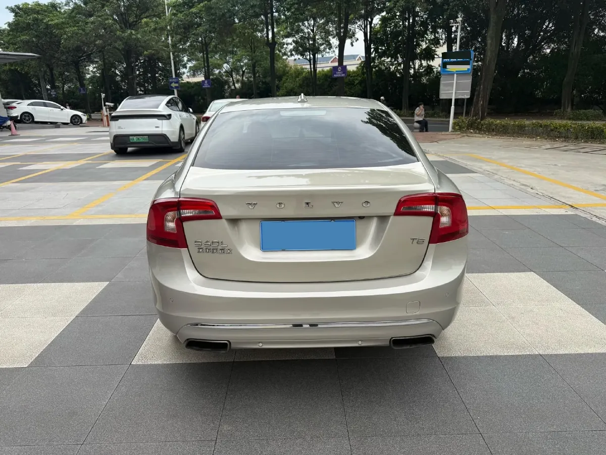 2019 Volvo S60 2.0T 245HP L4 8AT,autocango,china used car exporter,china ev exporter,chinese used car exporter,chinese used ev exporter