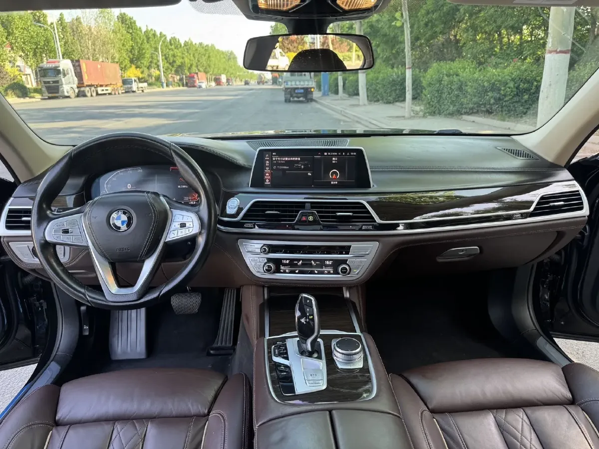2021 BMW 7 Series 2.0T 265HP L4 8AT,autocango,china used car exporter,china ev exporter,chinese used car exporter,chinese used ev exporter