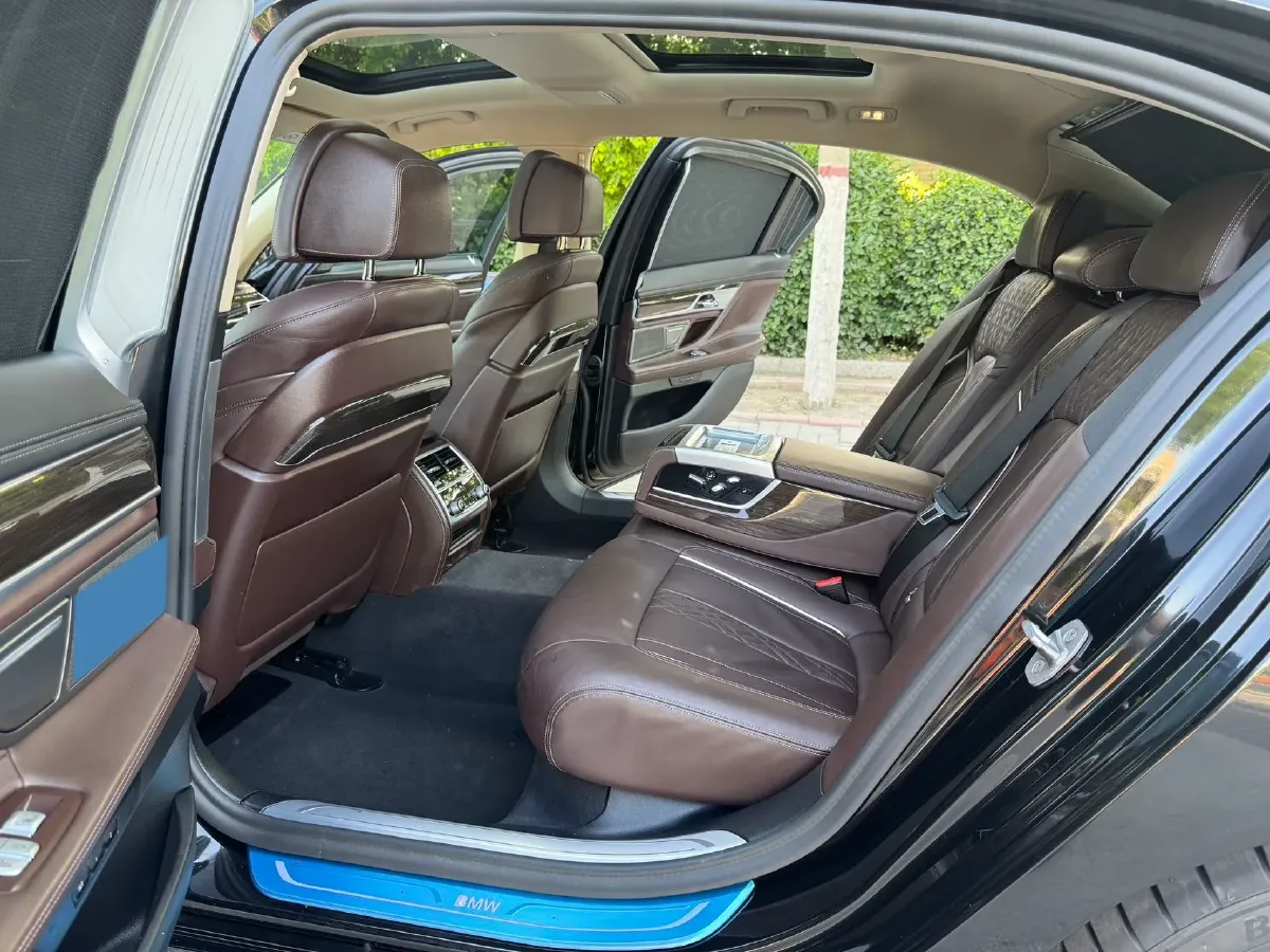 2021 BMW 7 Series 2.0T 265HP L4 8AT,autocango,china used car exporter,china ev exporter,chinese used car exporter,chinese used ev exporter