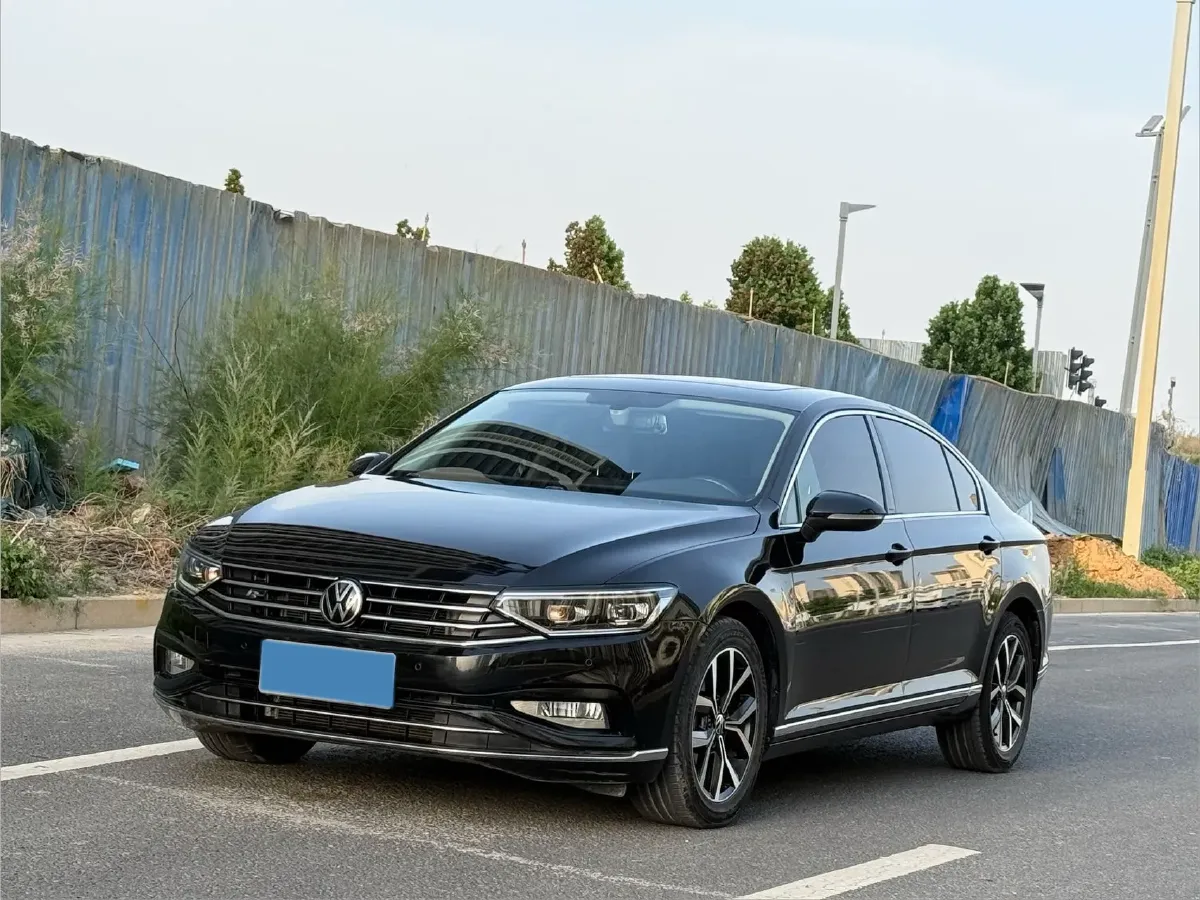 2020 Volkswagen Magotan 2.0T 186HP L4 7DCT,autocango,china used car exporter,china ev exporter,chinese used car exporter,chinese used ev exporter