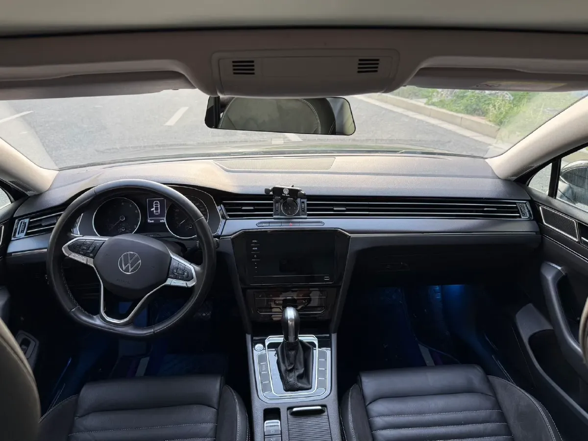 2020 Volkswagen Magotan 2.0T 186HP L4 7DCT,autocango,china used car exporter,china ev exporter,chinese used car exporter,chinese used ev exporter