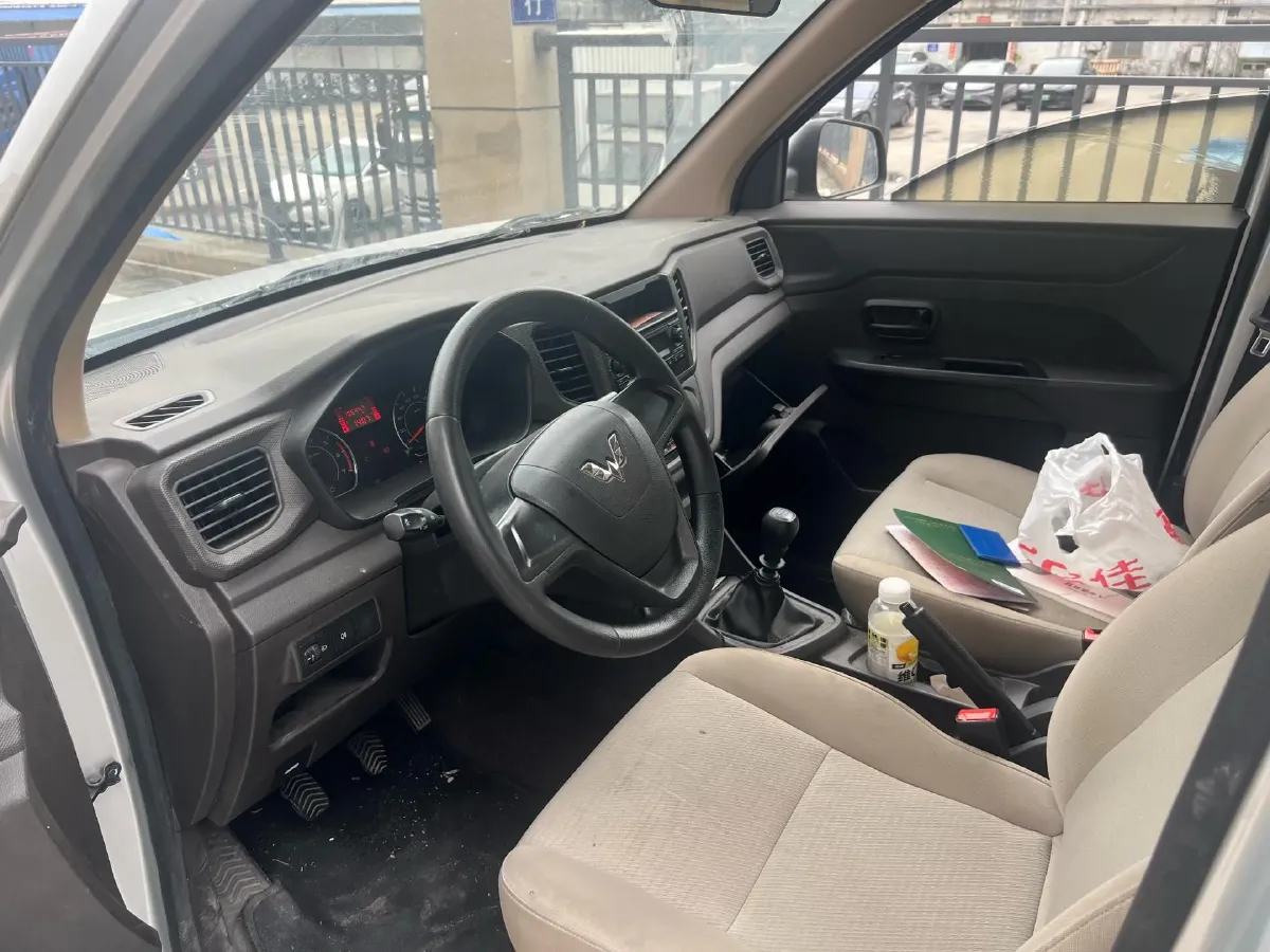 2019 WuLing HongGuang V 1.5L 99HP L4 6MT,autocango,china used car exporter,china ev exporter,chinese used car exporter,chinese used ev exporter