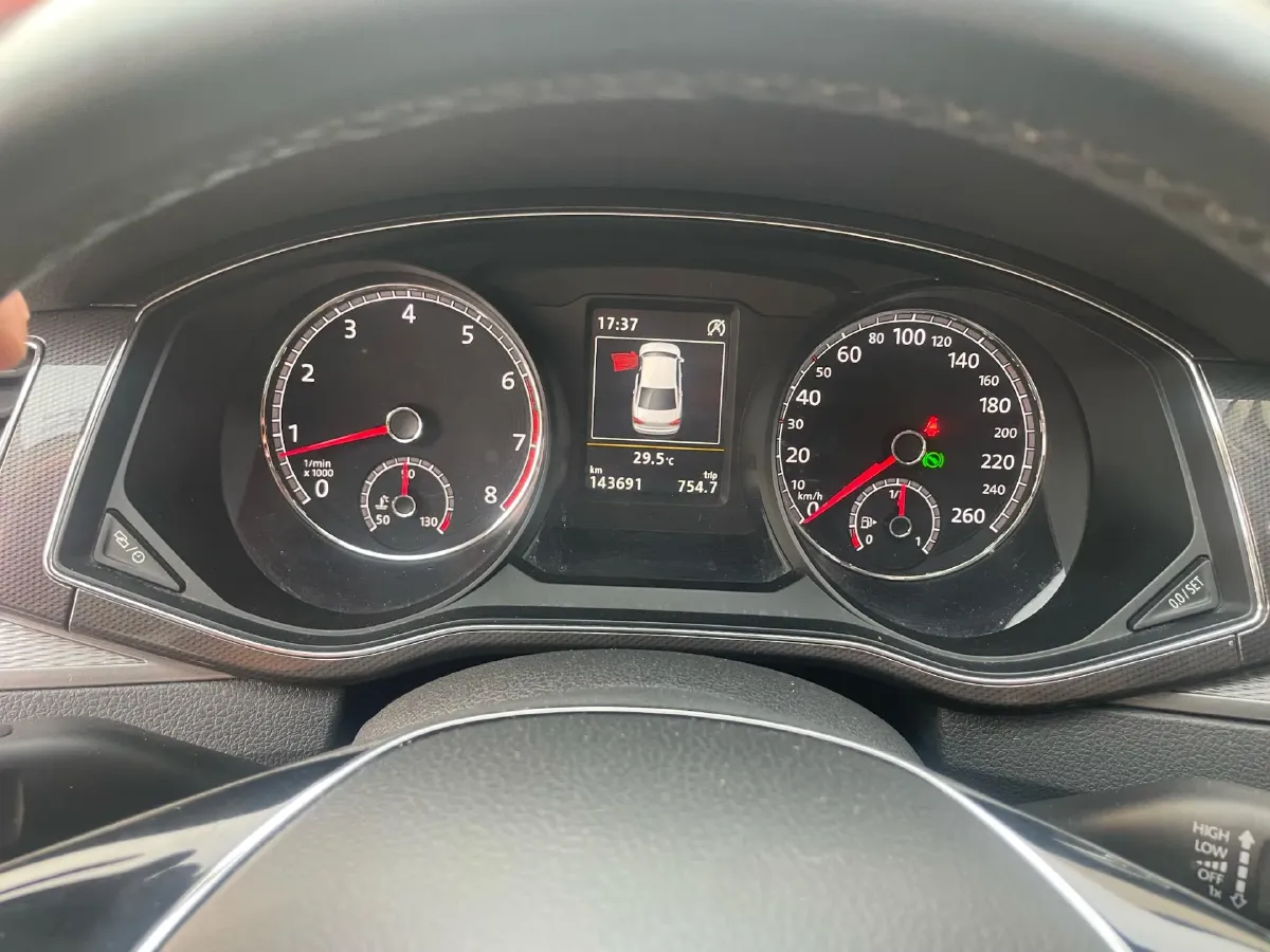 2017 Volkswagen Passat 1.8T 180HP L4 7DCT,autocango,china used car exporter,china ev exporter,chinese used car exporter,chinese used ev exporter