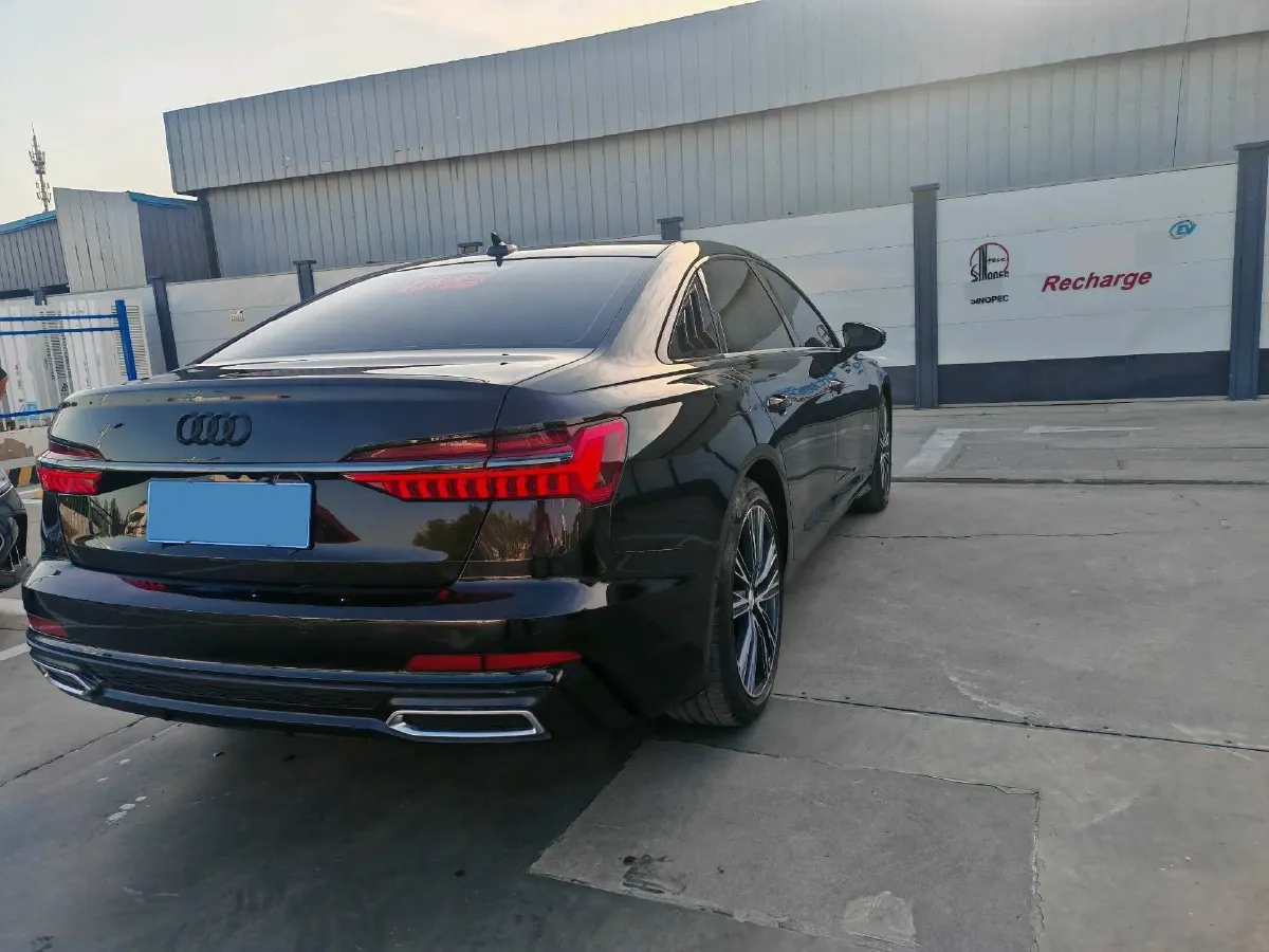 2021 Audi A6L 2.0T 224HP L4 7DCT,autocango,china used car exporter,china ev exporter,chinese used car exporter,chinese used ev exporter