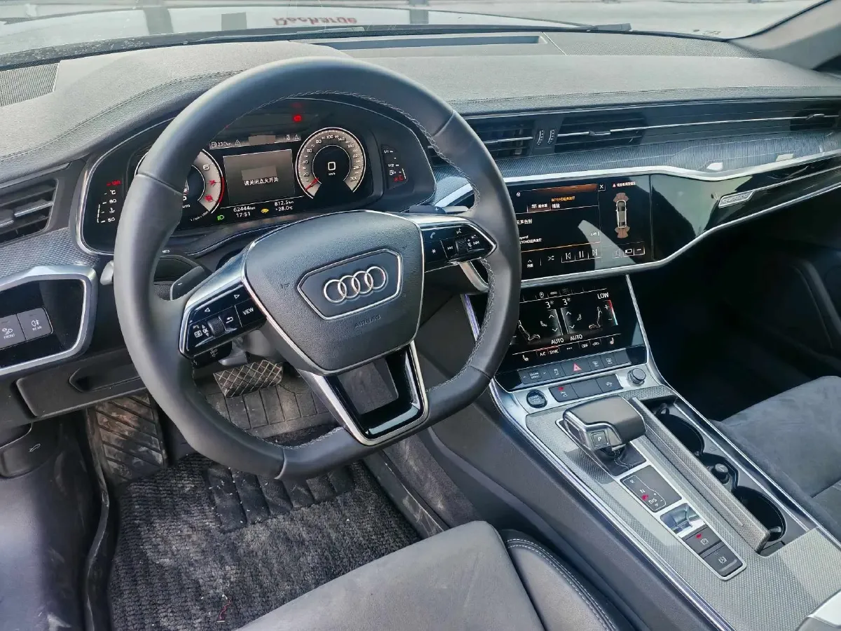 2021 Audi A6L 2.0T 224HP L4 7DCT,autocango,china used car exporter,china ev exporter,chinese used car exporter,chinese used ev exporter