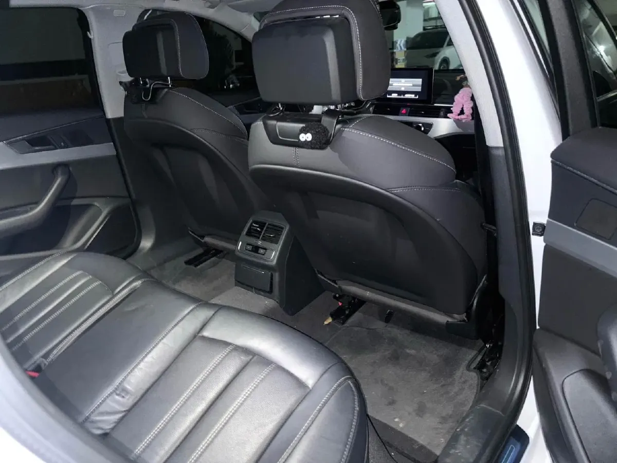 2023 Audi A4L 2.0T 190HP L4 7DCT,autocango,china used car exporter,china ev exporter,chinese used car exporter,chinese used ev exporter
