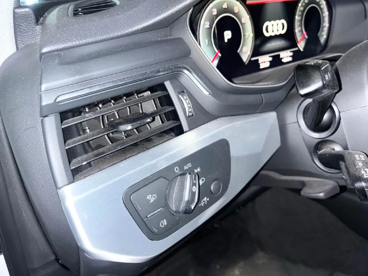 2023 Audi A4L 2.0T 190HP L4 7DCT,autocango,china used car exporter,china ev exporter,chinese used car exporter,chinese used ev exporter