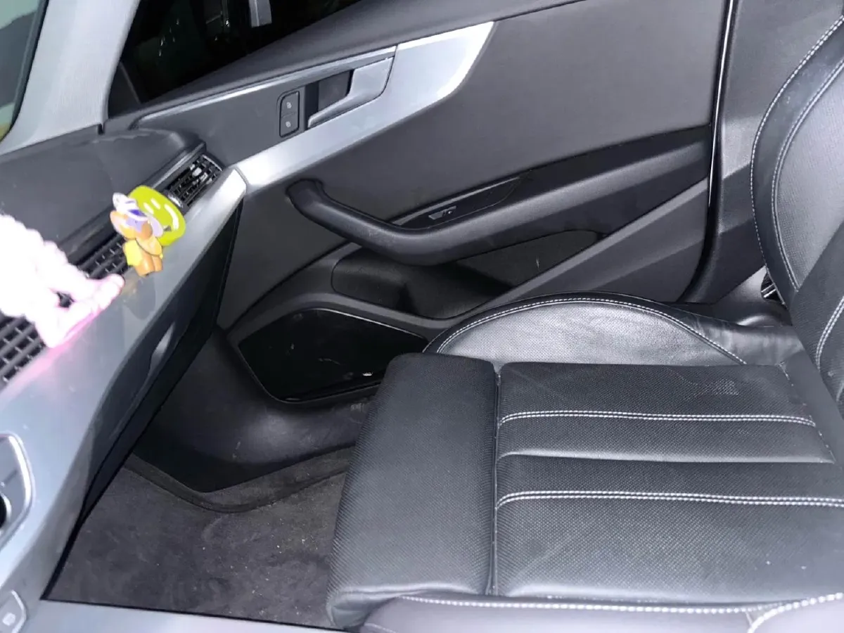 2023 Audi A4L 2.0T 190HP L4 7DCT,autocango,china used car exporter,china ev exporter,chinese used car exporter,chinese used ev exporter