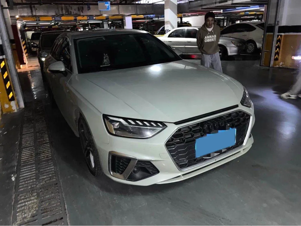 2023 Audi A4L 2.0T 190HP L4 7DCT,autocango,china used car exporter,china ev exporter,chinese used car exporter,chinese used ev exporter