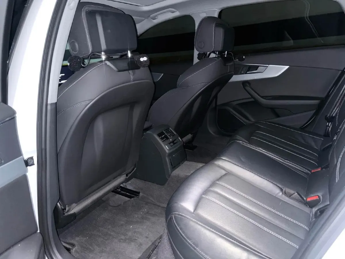 2023 Audi A4L 2.0T 190HP L4 7DCT,autocango,china used car exporter,china ev exporter,chinese used car exporter,chinese used ev exporter