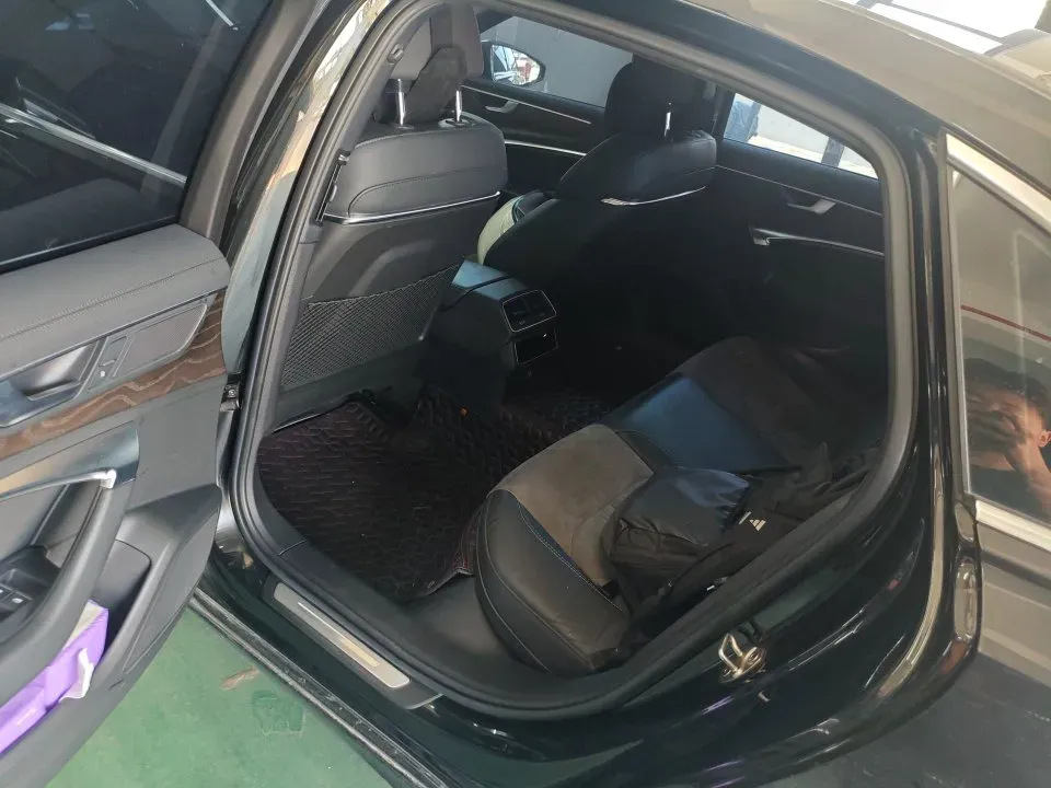 2021 Audi A6L 2.0T 224HP L4 7DCT,autocango,china used car exporter,china ev exporter,chinese used car exporter,chinese used ev exporter