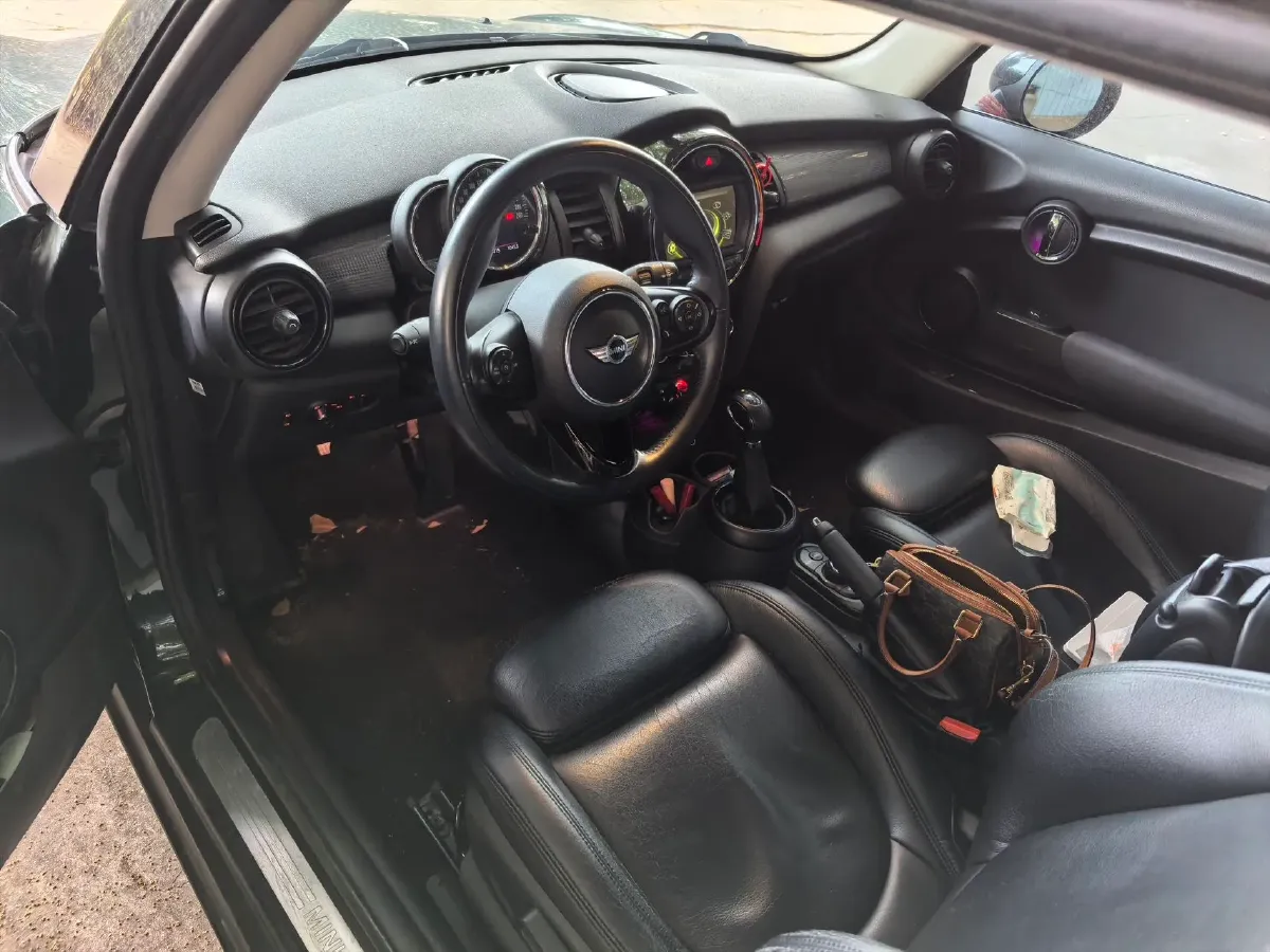 2016 MINI MINI 1.5T 136HP L3 6AT,autocango,china used car exporter,china ev exporter,chinese used car exporter,chinese used ev exporter
