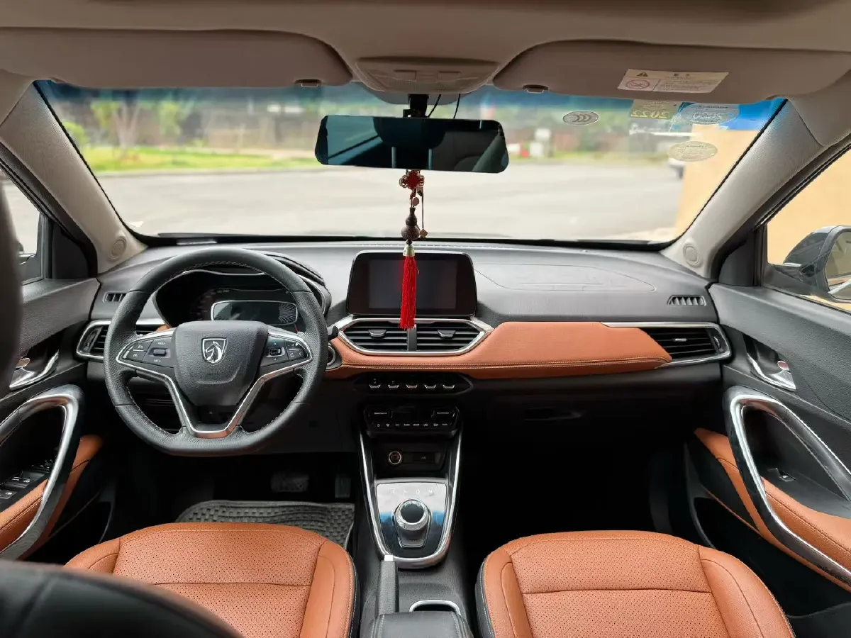 2017 HaiMa S5 Young Edition 1.6L 122HP L4 5MT,autocango,china used car exporter,china ev exporter,chinese used car exporter,chinese used ev exporter