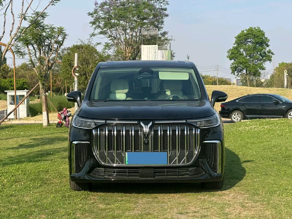 2022 Voyah Dream 1.5T 136HP L4 PHEV 25.57KWH,autocango,china used car exporter,china ev exporter,chinese used car exporter,chinese used ev exporter