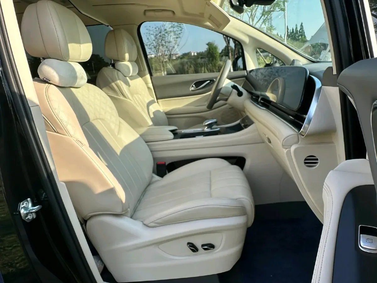 2022 Voyah Dream 1.5T 136HP L4 PHEV 25.57KWH,autocango,china used car exporter,china ev exporter,chinese used car exporter,chinese used ev exporter