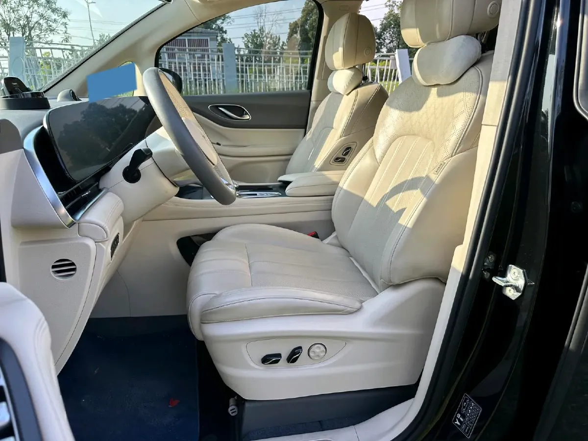 2022 Voyah Dream 1.5T 136HP L4 PHEV 25.57KWH,autocango,china used car exporter,china ev exporter,chinese used car exporter,chinese used ev exporter