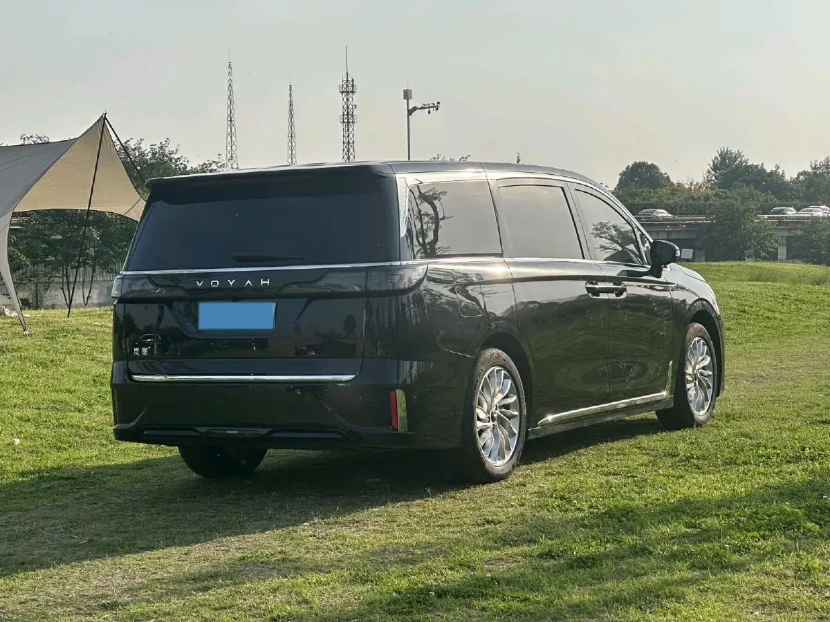 2022 Voyah Dream 1.5T 136HP L4 PHEV 25.57KWH,autocango,china used car exporter,china ev exporter,chinese used car exporter,chinese used ev exporter