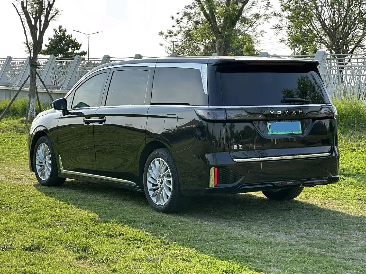 2022 Voyah Dream 1.5T 136HP L4 PHEV 25.57KWH,autocango,china used car exporter,china ev exporter,chinese used car exporter,chinese used ev exporter