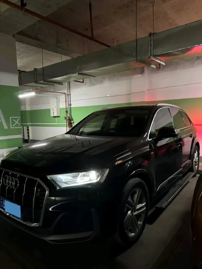2022 Audi Q7 2.0T 245HP L4 8AT,autocango,china used car exporter,china ev exporter,chinese used car exporter,chinese used ev exporter