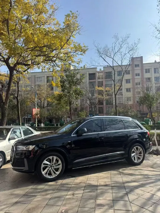 2022 Audi Q7 2.0T 245HP L4 8AT,autocango,china used car exporter,china ev exporter,chinese used car exporter,chinese used ev exporter