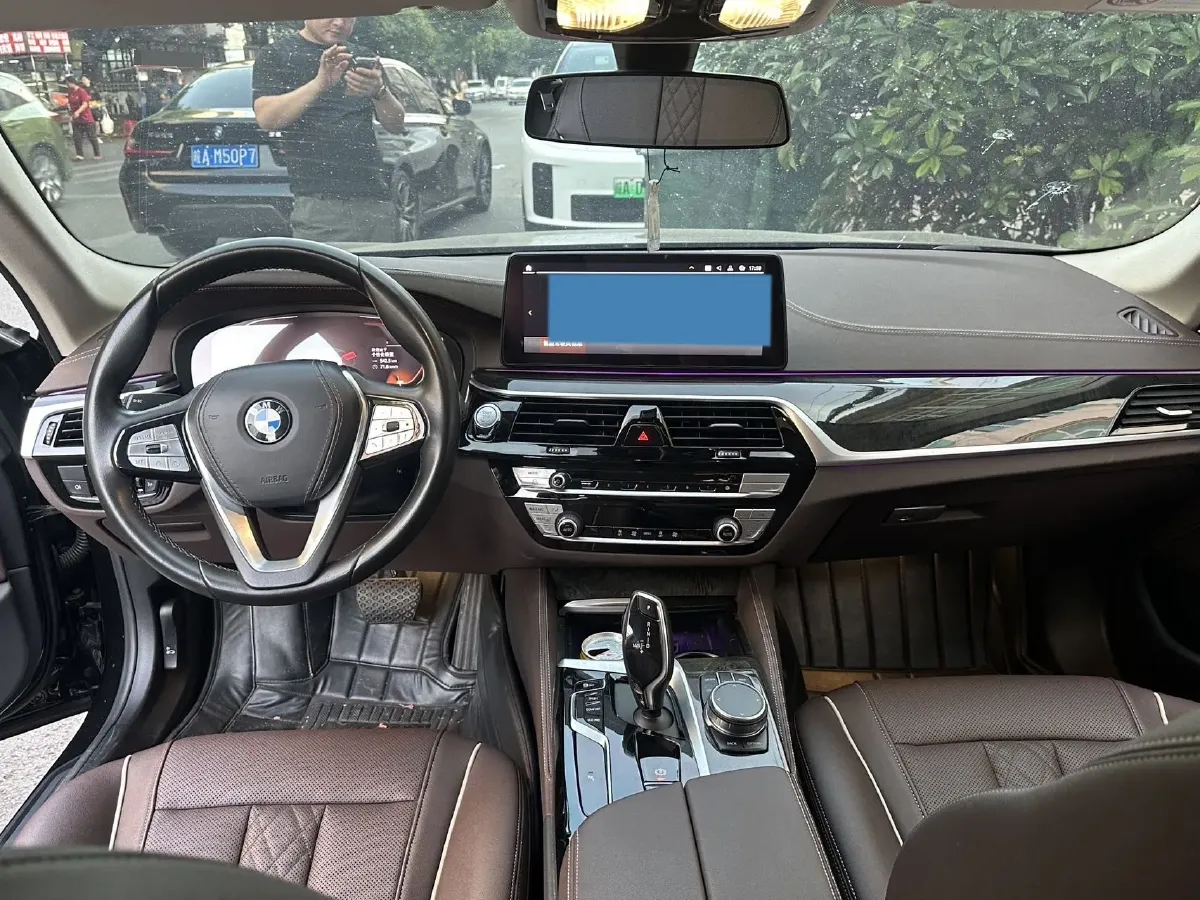 2022 BMW 5 Series 2.0T 184HP L4 8AT,autocango,china used car exporter,china ev exporter,chinese used car exporter,chinese used ev exporter