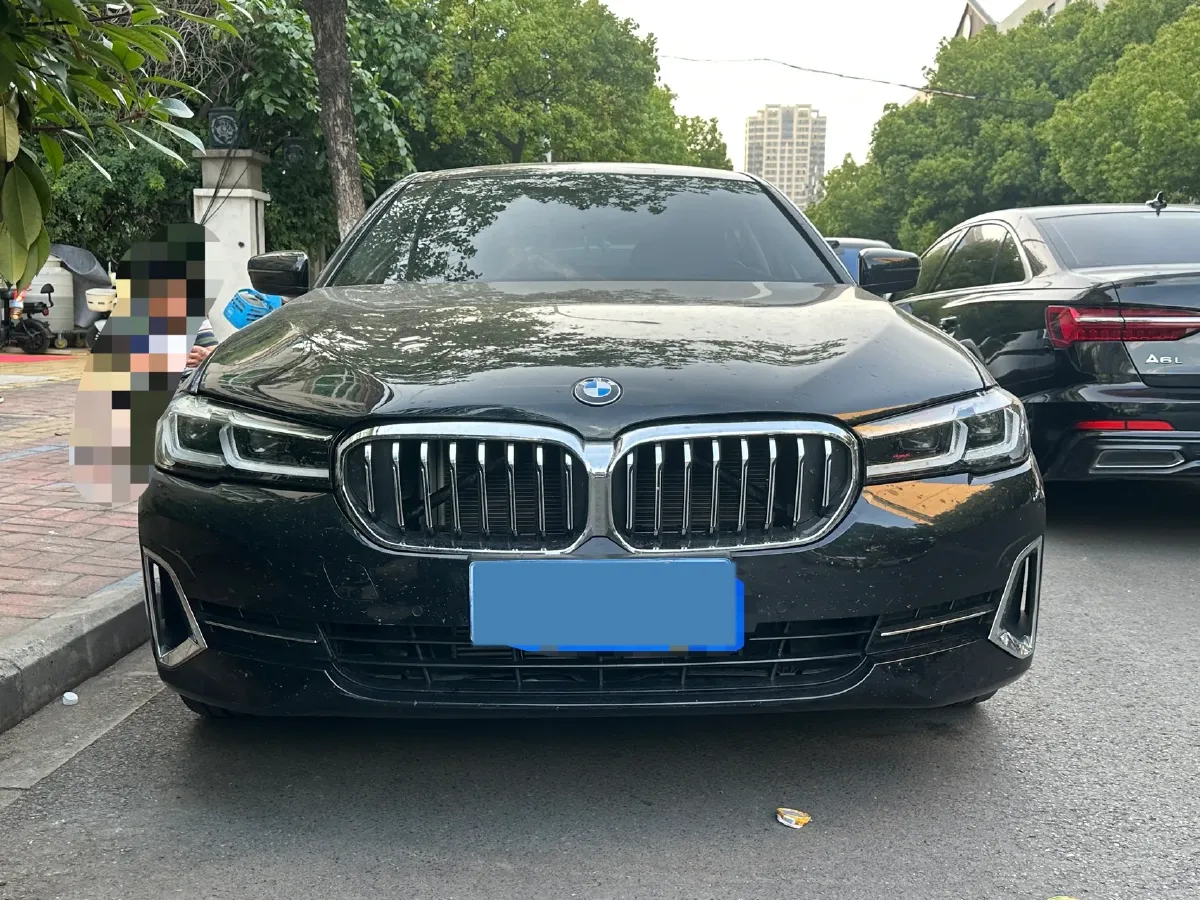2022 BMW 5 Series 2.0T 184HP L4 8AT,autocango,china used car exporter,china ev exporter,chinese used car exporter,chinese used ev exporter
