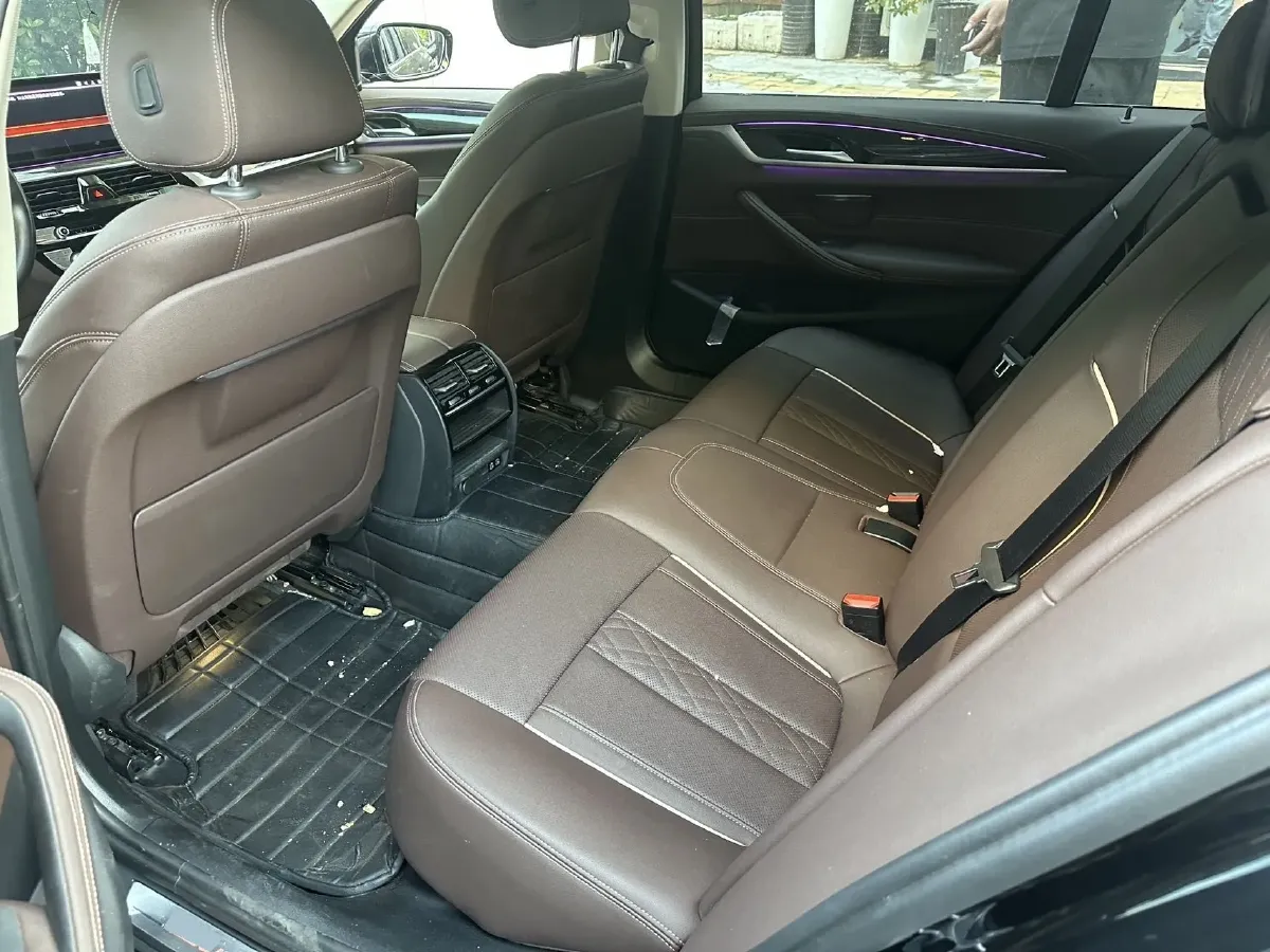 2022 BMW 5 Series 2.0T 184HP L4 8AT,autocango,china used car exporter,china ev exporter,chinese used car exporter,chinese used ev exporter