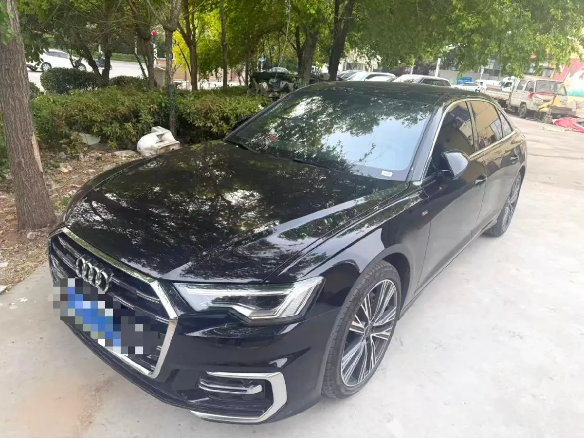 2025 Audi A6L 2.0T 245HP L4 7DCT,autocango,china used car exporter,china ev exporter,chinese used car exporter,chinese used ev exporter
