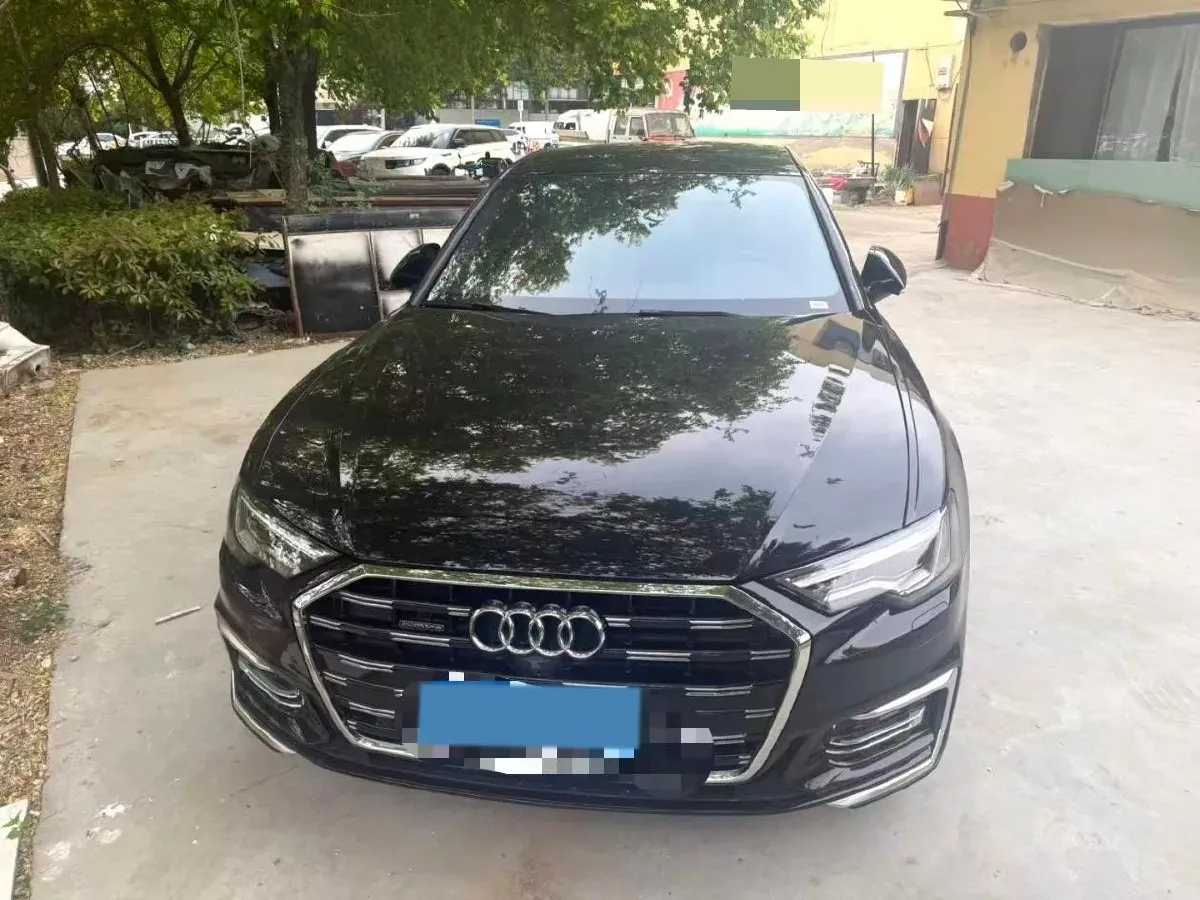 2025 Audi A6L 2.0T 245HP L4 7DCT,autocango,china used car exporter,china ev exporter,chinese used car exporter,chinese used ev exporter