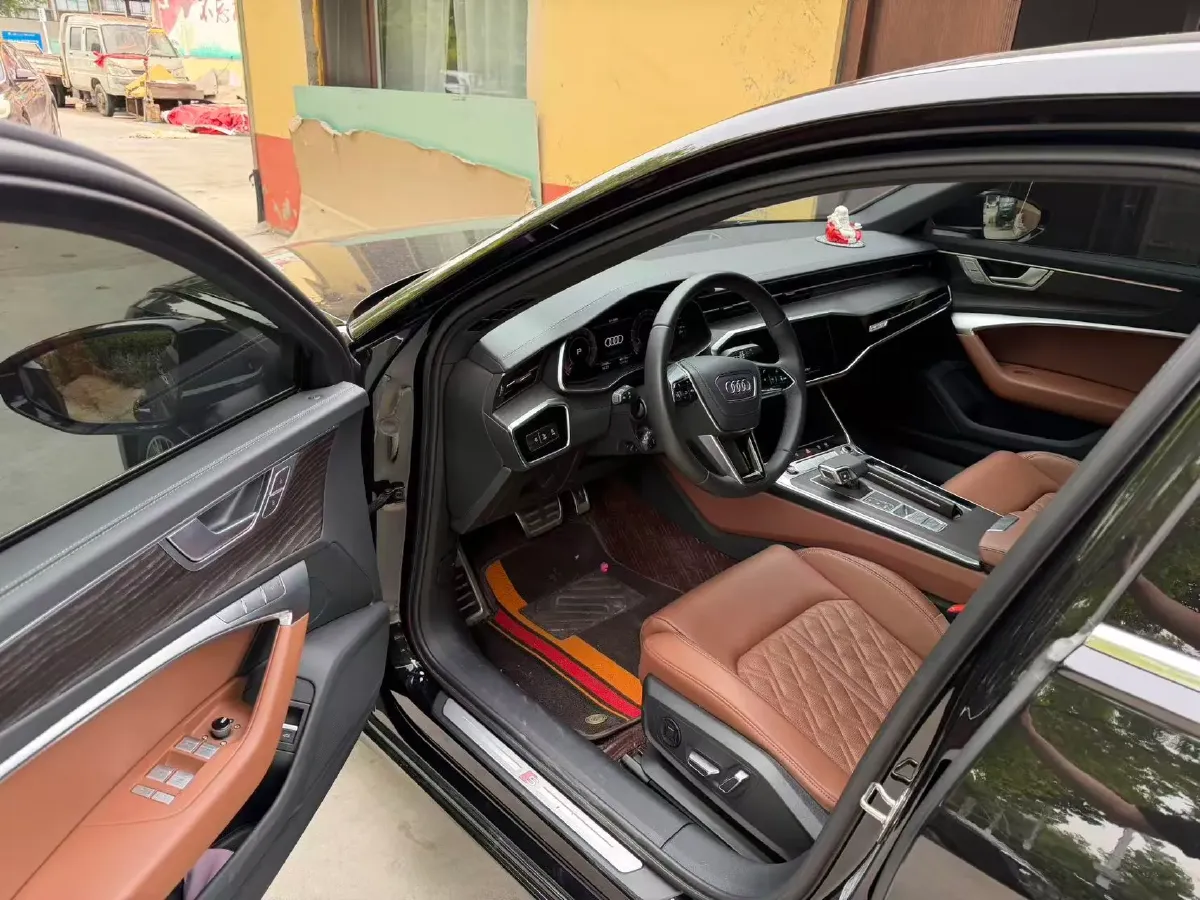 2025 Audi A6L 2.0T 245HP L4 7DCT,autocango,china used car exporter,china ev exporter,chinese used car exporter,chinese used ev exporter