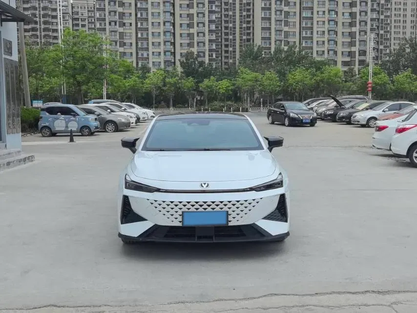 2024 ChangAn UNI-V 1.5T 188HP L4 7DCT,autocango,china used car exporter,china ev exporter,chinese used car exporter,chinese used ev exporter