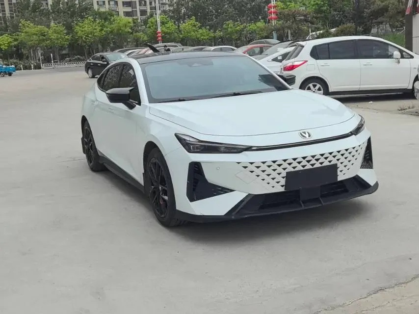 2024 ChangAn UNI-V 1.5T 188HP L4 7DCT,autocango,china used car exporter,china ev exporter,chinese used car exporter,chinese used ev exporter