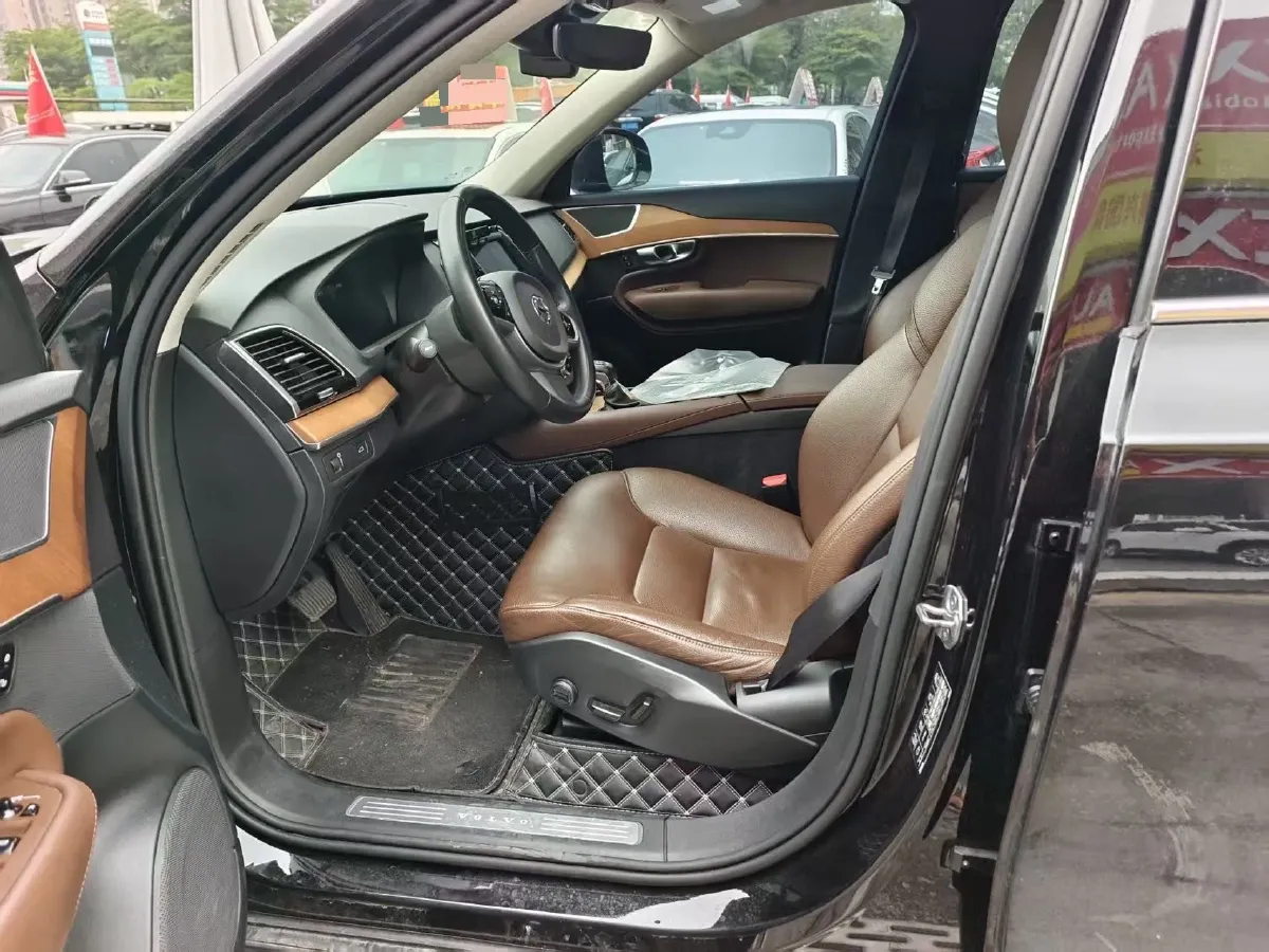 2020 Volvo XC90 2.0T 320HP L4 8AT,autocango,china used car exporter,china ev exporter,chinese used car exporter,chinese used ev exporter