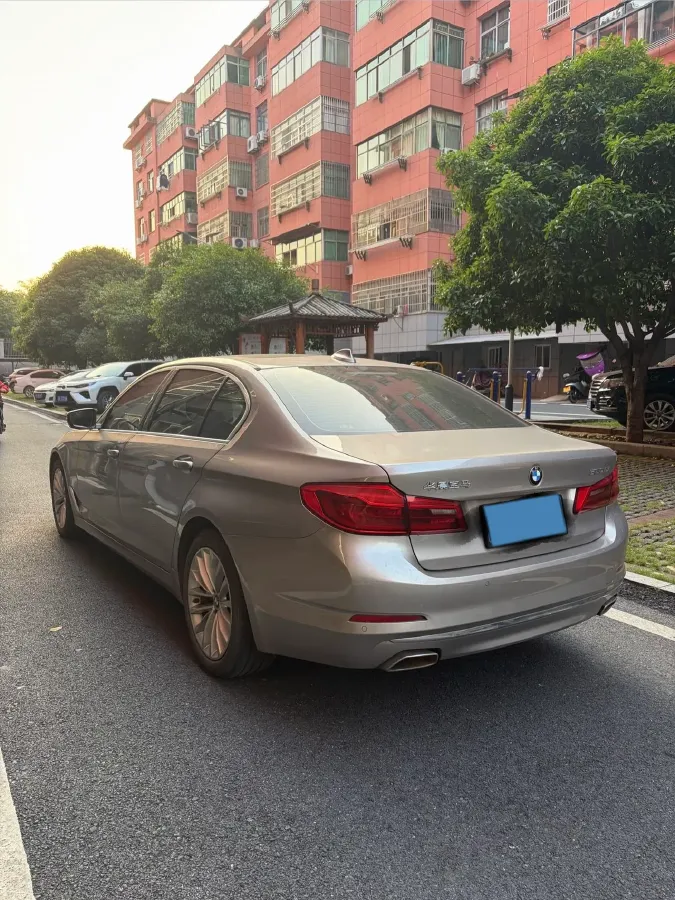2020 BMW 5 Series 2.0T 252HP L4 8AT,autocango,china used car exporter,china ev exporter,chinese used car exporter,chinese used ev exporter
