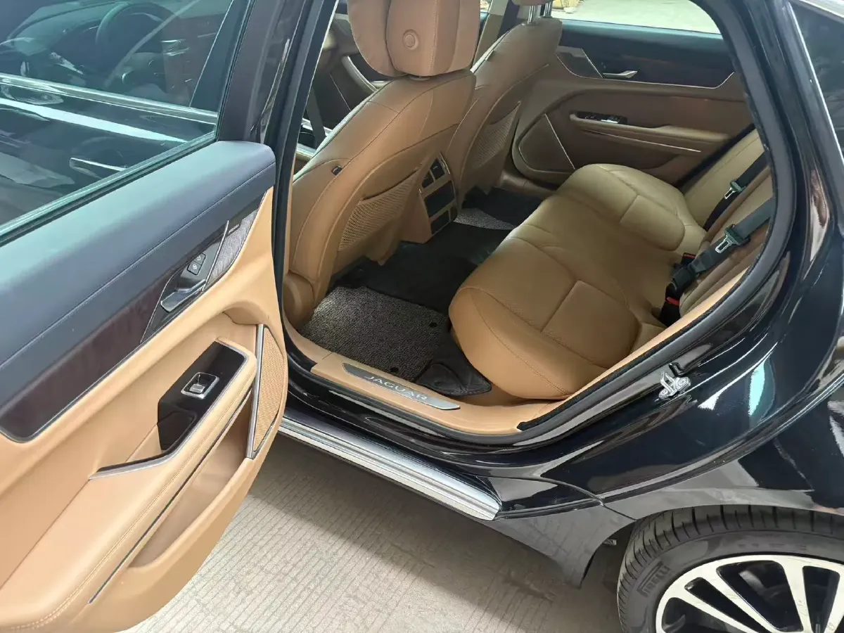2023 Jaguar XFL 2.0T 250HP L4 8AT,autocango,china used car exporter,china ev exporter,chinese used car exporter,chinese used ev exporter